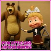 गुलाबी थोड़ा लड़की और भालू क्षणों